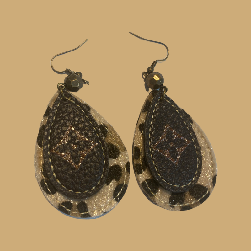 Leopard earrings with leather